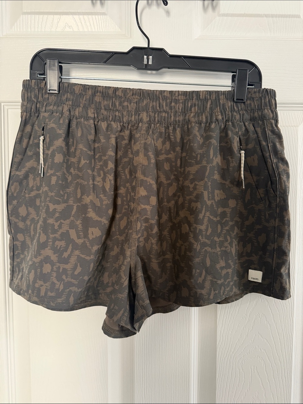 Vuori Women’s Dash Shorts 3” in Cocoa Spots